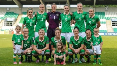 Mujeres futbolistas de Irlanda ganarán el mismo sueldo que los hombres