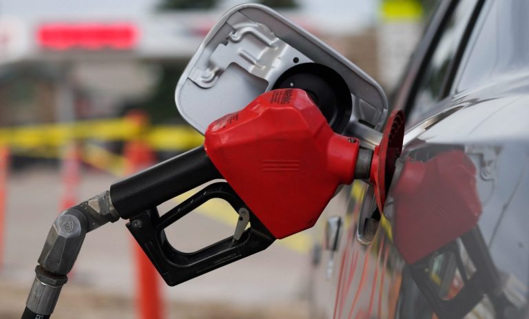 En el mes de abril el precio de la gasolina aumentó 400 pesos.