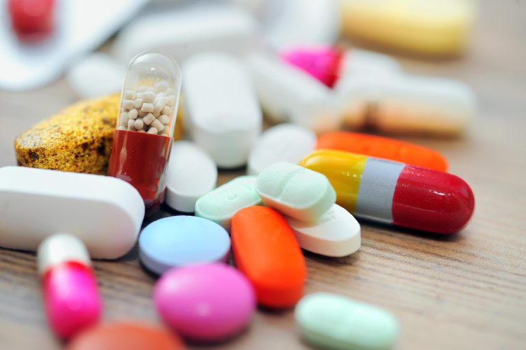 Gobierno destinará 4 mil millones de pesos para afrontar la escasez de medicamentos en el país