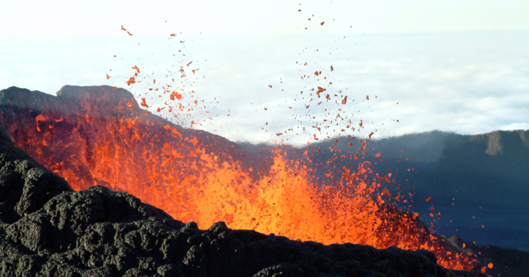 Erupción energética del volcán rincón de la vieja, no se reportan heridos ni fallecidos